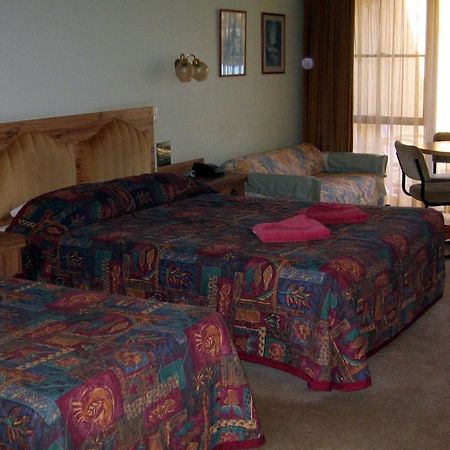 The Nambucca Motel Намбакка-Хедс Экстерьер фото